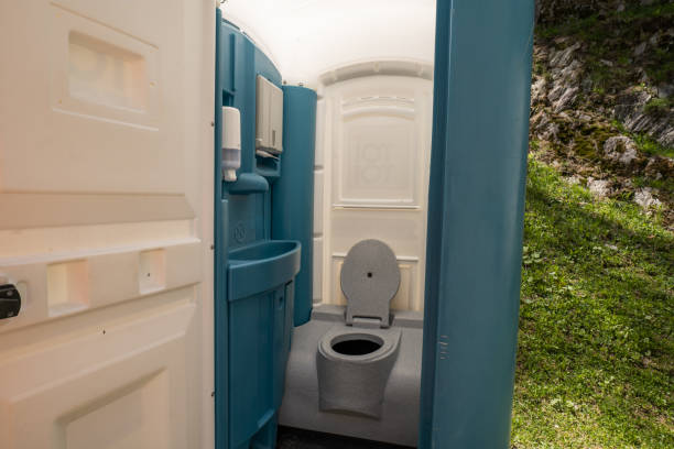 Best Portable Restroom Setup and Delivery  in Donalsonville, GA